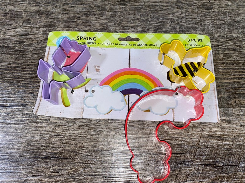 R&M spring cookie cutter set tulip bumblebee rainbow￼ Christmas Easter gallery