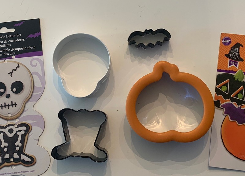 Wilton SKELETON & PUMPKIN / BAT Cookie Cutters HALLOWEEN gallery