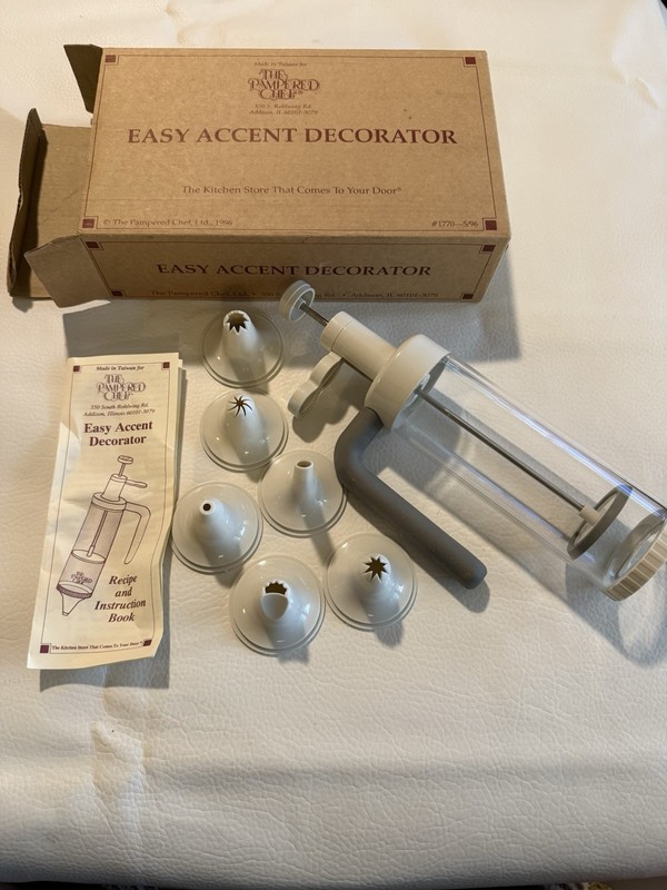 The Pampered Chef Easy Accent Decorator 1770 with Box and Manual May 1996 VTG