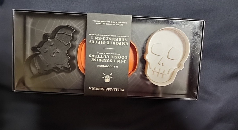 Williams Sonoma Halloween 3 in 1 Cookie Cutters Bat Pumpkin Skull skelton