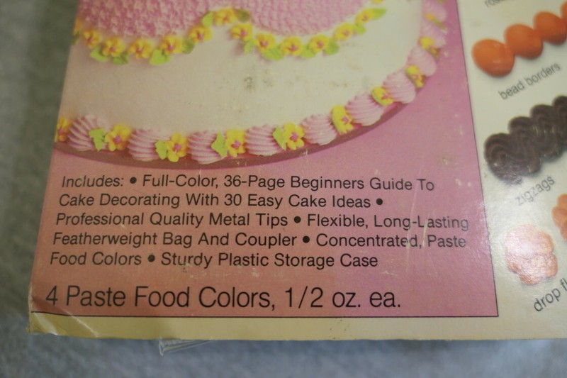 Vintage 1981 Wilton 2104-6063 Deluxe Cake Decoration Set Kit 29 Pieces gallery
