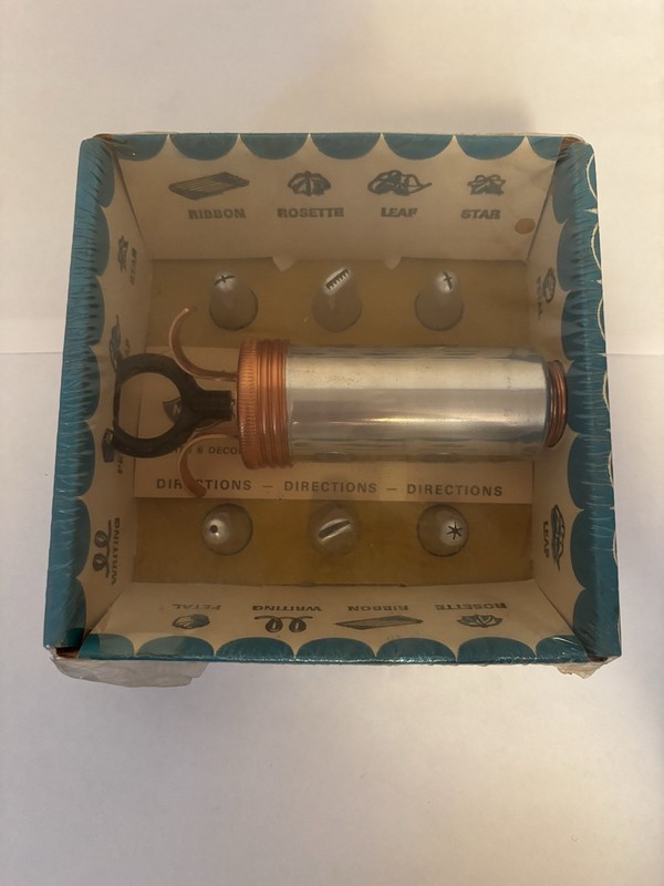 NIB Vintage 1950s Mirro Aluminum Cake Decorator Kit w/ Tips & Box