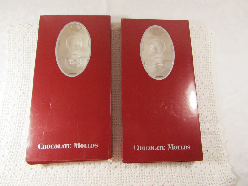 2 Trays Half Octagon Shape Chocolate Molds 1″ Diameter BPA-Free Plastic New