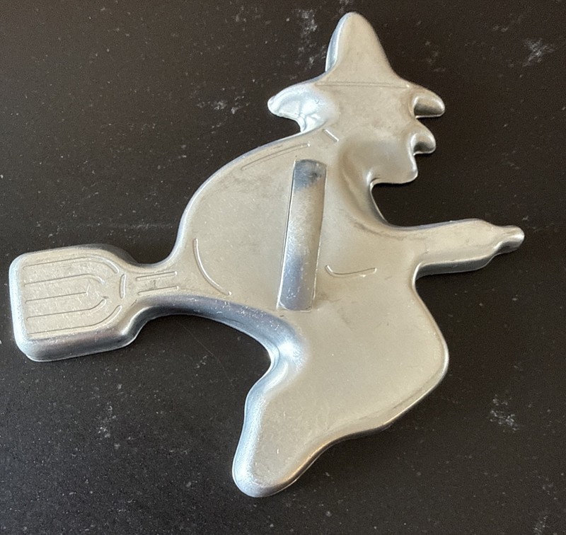 Vintage Mirro Cookie Cutter Witch Cat and Turkey Set of 3 gallery