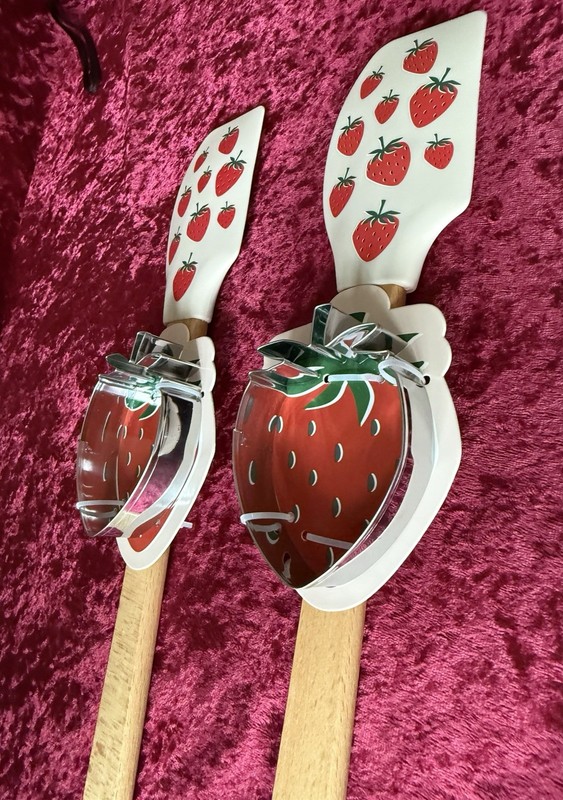Strawberries and Cream Spatula and Cookie Cutter Sets-2. New gallery