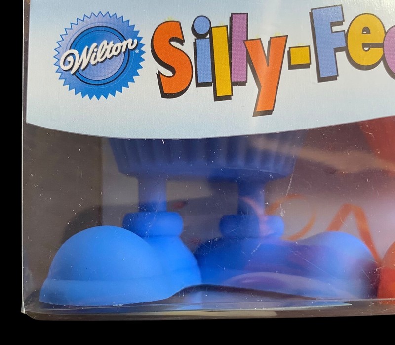 Wilton Silly Feet 4 Silicone Baking Cups , 4-Count gallery
