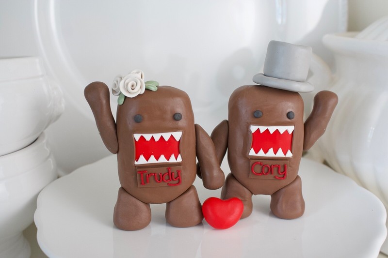 Domokun Wedding Cake Topper – Cute Domo-Kun Figures for Your Kawaii Wedding Cake gallery