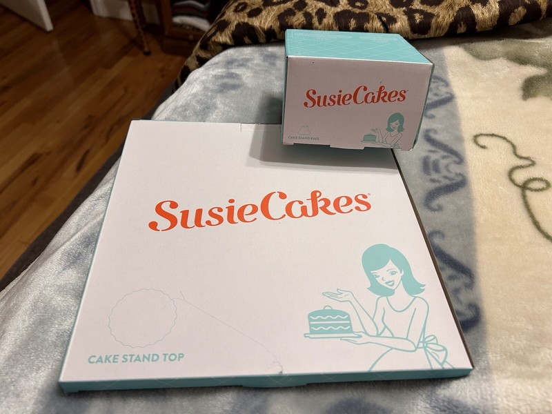 Susie Cakes 10″ Cake Stand Top & Base Set – NEW!