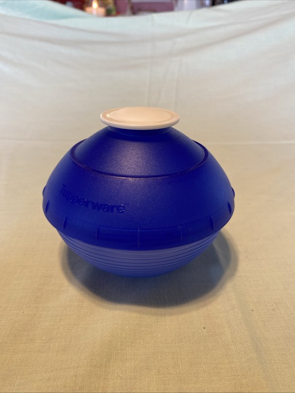 Tupperware Squeeze It Cake Icing Decorating Ball 3820 A-1 Blue *used* gallery