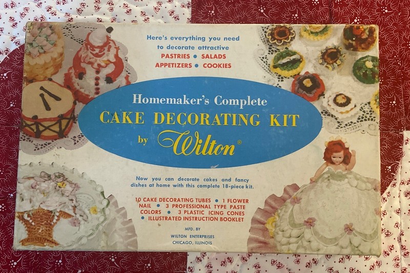 Vintage Homemakers’s Complete  Cake Decorating Kit by Wilton Original Box