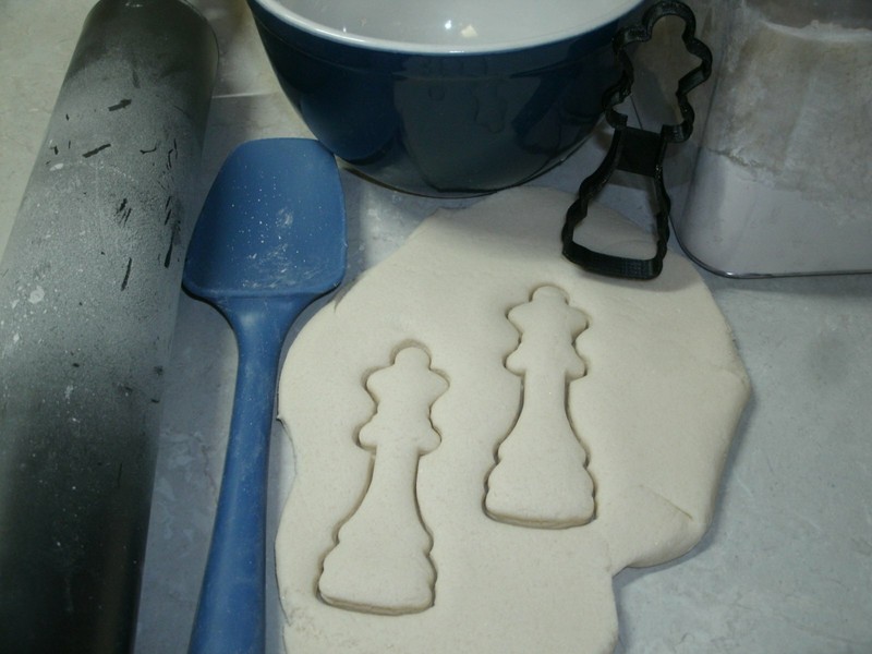 QUEEN CHESS BOARD GAME PIECE BLACK WHITE CHECKERBOARD COOKIE CUTTER USA PR2488 gallery