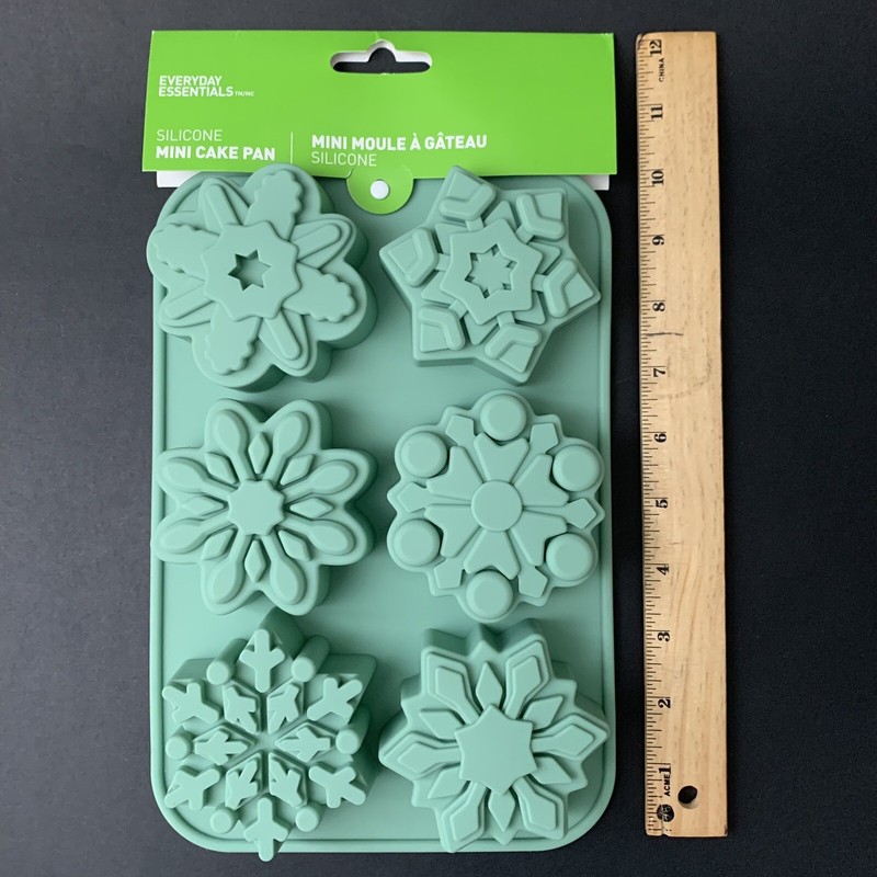 Christmas Silicone Mini Cake Pan Mold Assorted Snowflakes Shape Holiday Baking gallery
