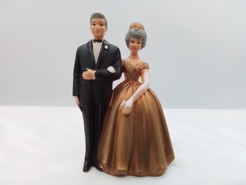 3.5″ VINTAGE WILTONS 50TH GOLD ANNIVERSARY CAKE TOPPER BAKER COOK CHEF DECORATOR