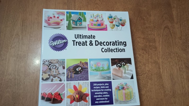 Wilton The Ultimate Treat Decorating Collection Binder/Book