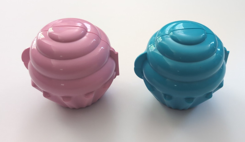 Lot of 2 Tupperware Cupcake/Muffin Holders 1 Blue 1 Pink #6398A