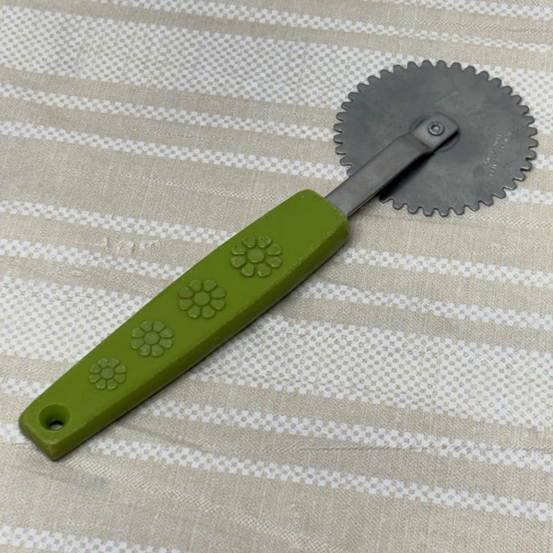 VTG Pie Pastry Crust Cutter Edger Crimper Green w/Flowers Hong Kong Stainless