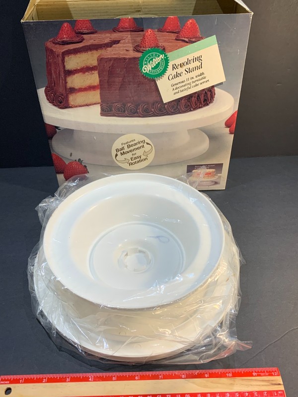 Vintage 1989 Wilton 11" Revolving Cake Stand – Original Box & Wrapping gallery