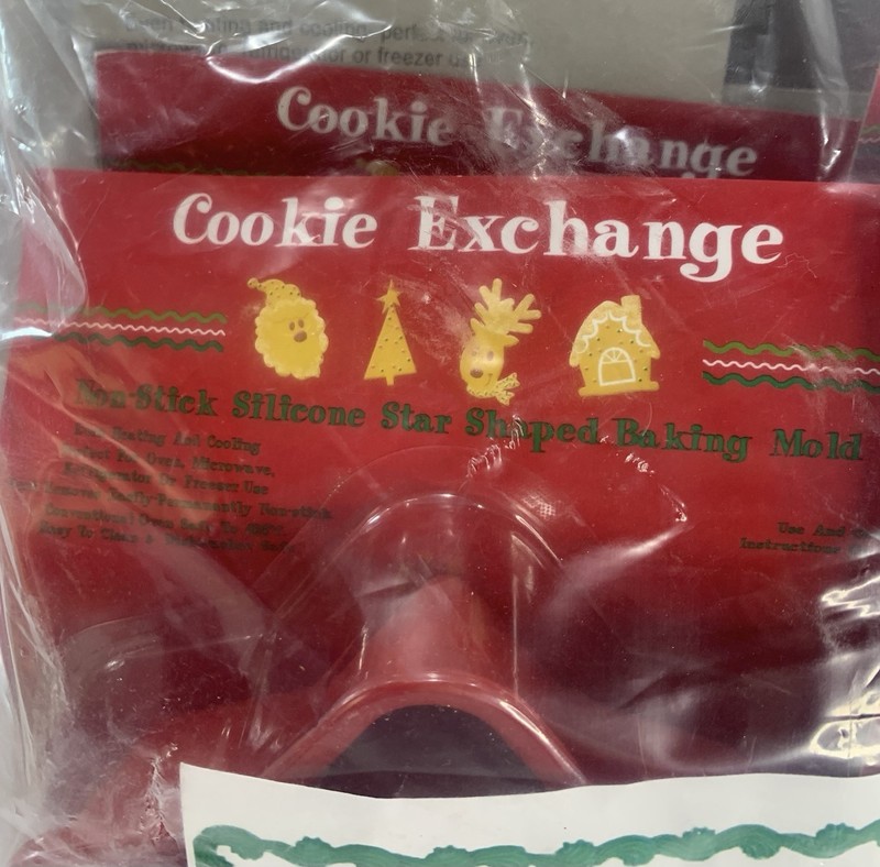Cookie Exchange 7 Piece Silicone Bakeware Christmas Cookie Molds NEW gallery