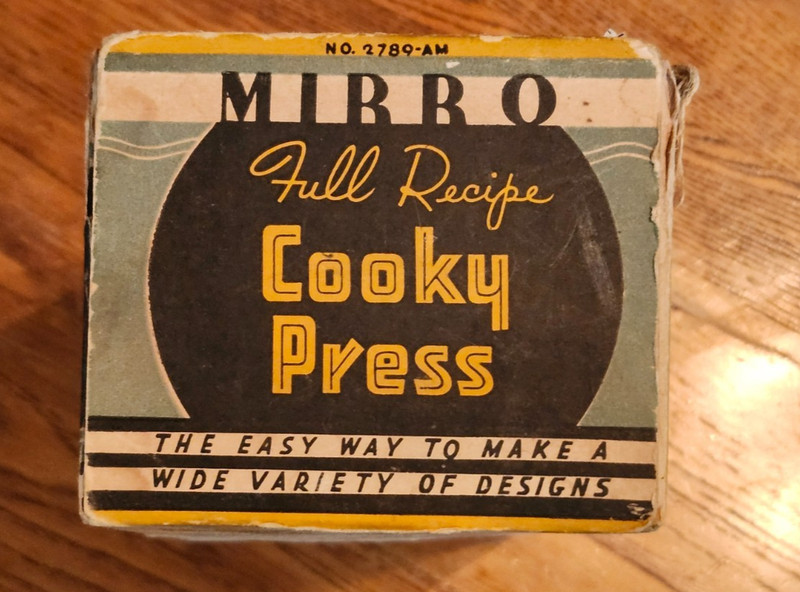Vintage Mirro Full Recipe Aluminum Cookie Press Meier & Frank Co. 15 Designs gallery
