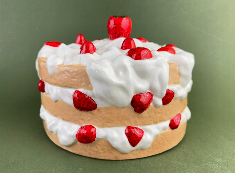 Vintage Strawberry Shortcake Ceramic Cake Dome Cover ONLY 8X11”