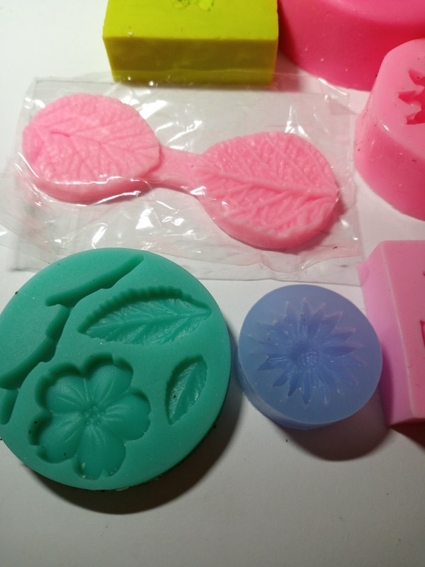 New 8 Silicone Flower Chocolate/ Fondant Molds gallery