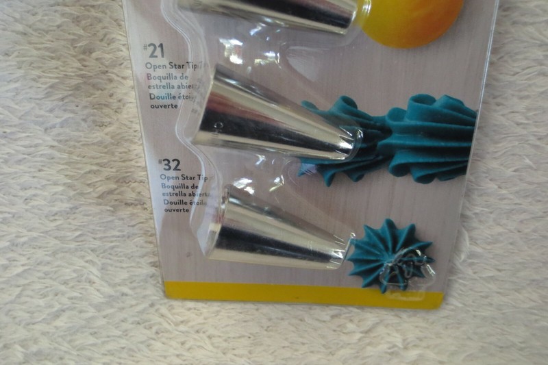 Wilton Cake Decorating Tip Set 4/Pkg Drop Flowers - #10, #12, #21& #32 New gallery