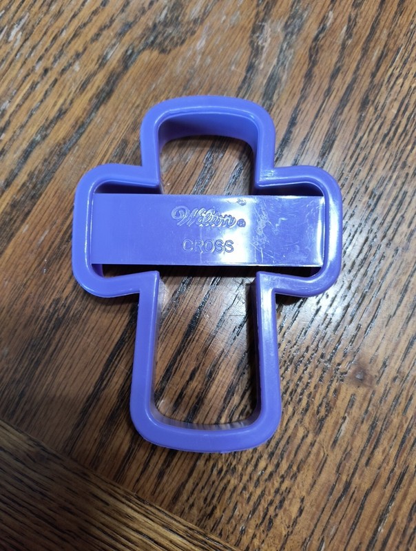 1992 Wilton Cross Cookie Cutter Art Mold 2303-0141 Purple 3 7/8 by 3 inches