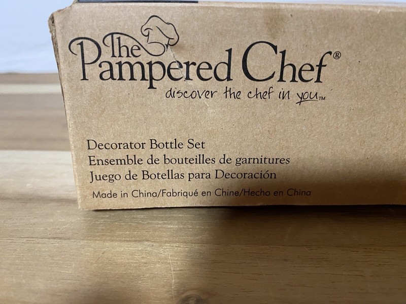 Pampered Chef Decorator Bottle Set #1585 w/Decorator Tips & Cleaning Brush gallery