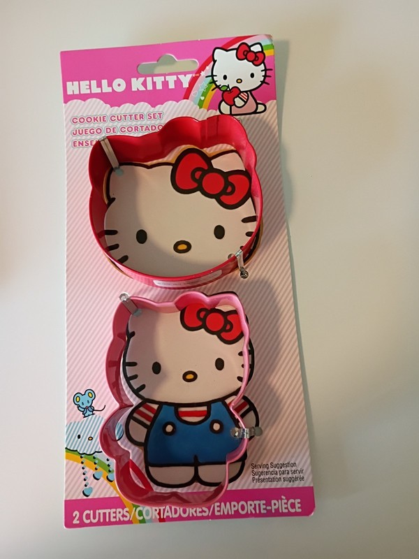 Hello Kitty Cookie Cutter Set of 2 – NEW! so cute!