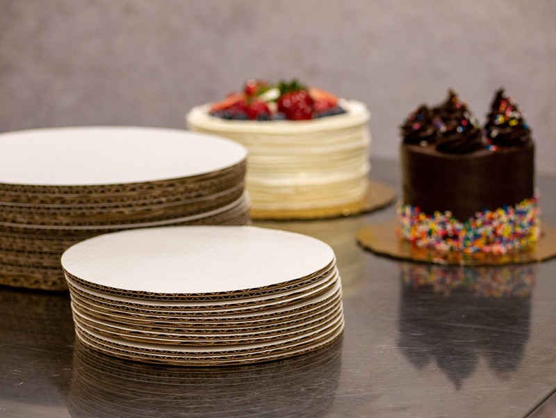8 Inch White Greaseproof Cake Circles Case of 100 for Professional Presentation gallery