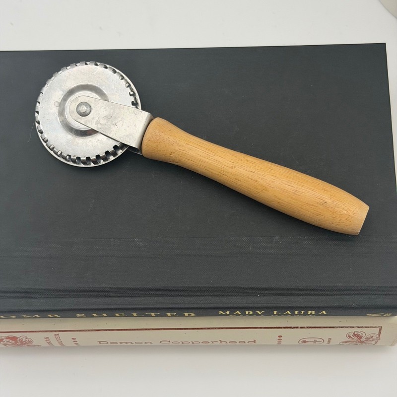 Stainless Steel Pastry Cutter Fluted Ravioli Wheel Wood Handle 7