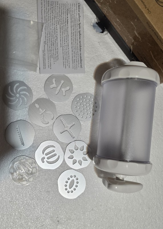 The Pampered Chef Cookie Press (1526) W/ Manual & 10 Patterns