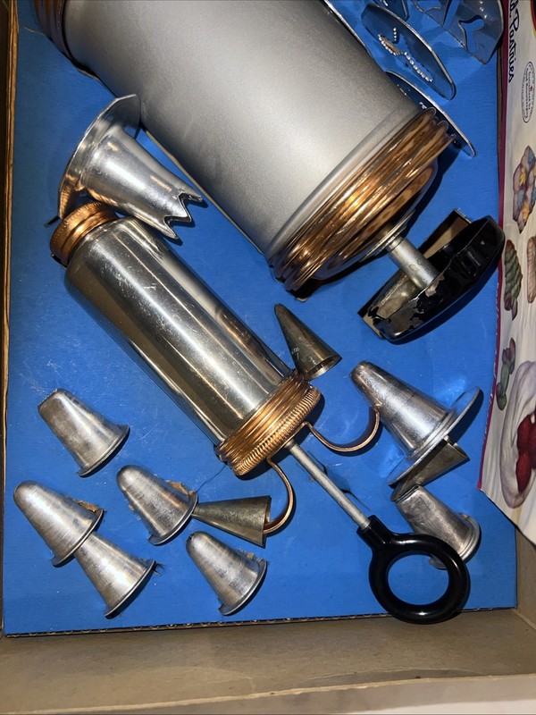 Vintage Mirro 350-M Cooky-Pastry Press Hors D'Oeuvres Decorator Set Complete USA gallery