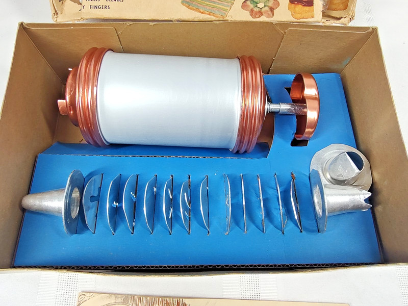 Mirro Aluminum Cooky Pastry Press Cookie Complete 358-AM 12 Disc 3 Tips Copper gallery