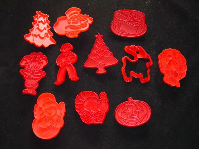 (11) VTG Christmas Wilton & Tupperware COOKIE CUTTERS – Santa, Tree, Angel 1970s