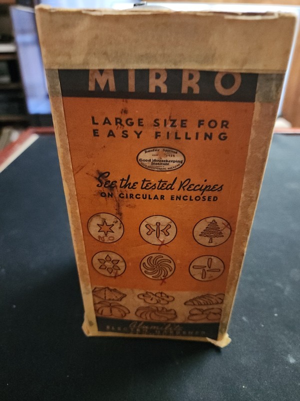 Vintage Mirro Cooky Press W/ multiple discs, manual recipes 21pc Set gallery