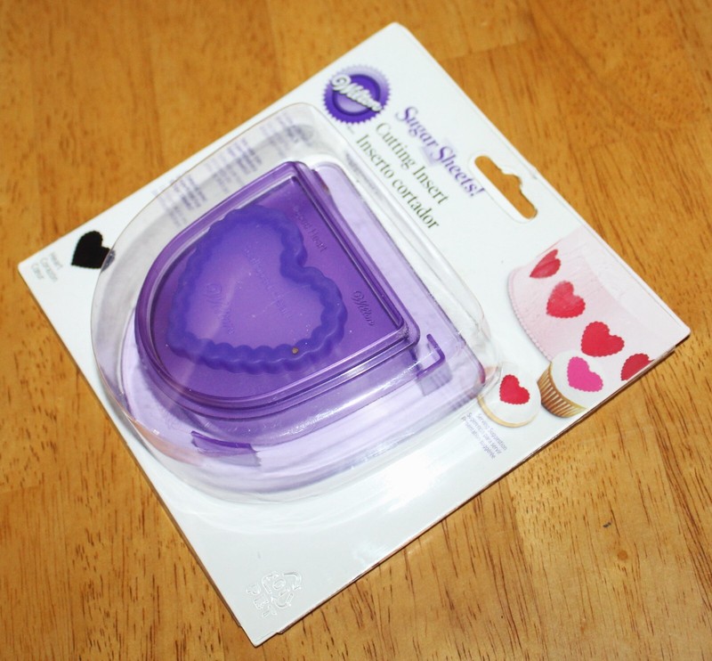 Wilton ~ SUGAR SHEETS BORDER PUNCH INSERT - HEART #1907-1012 for Fondant - NEW gallery