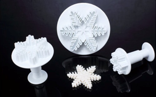 2 SETS OF 3 EMBOSSED SNOWFLAKE PLUNGER CUTTERS XMAS FROZEN CAKE CHRISTMAS PARTY gallery