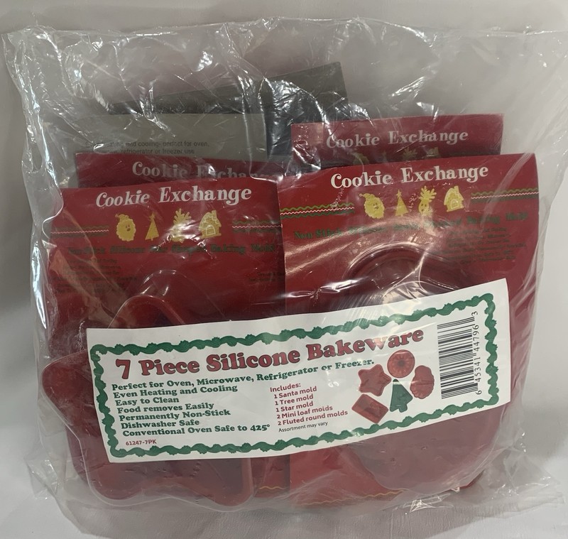 Cookie Exchange 7 Piece Silicone Bakeware Christmas Cookie Molds NEW