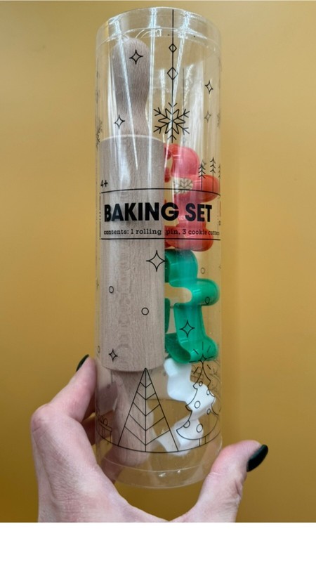 NEW SET OF 4 Kids Target Bullseye Baking Rolling Pin & Plastic Cookie Cutters gallery