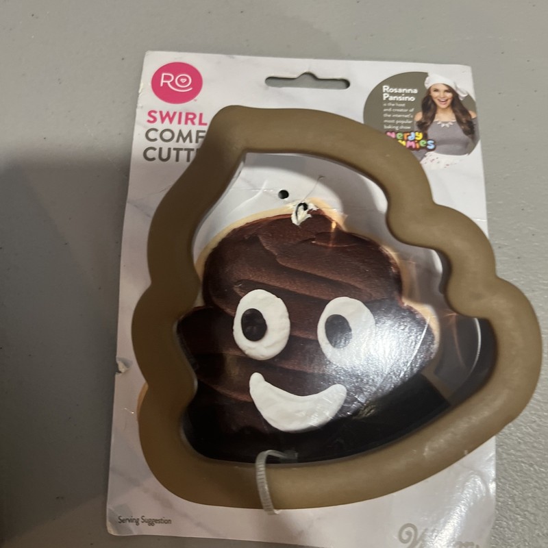 2 Poop Swirl Poo Emoji Cookie Cutter Mold Comfort Grip RO Wilton New gallery