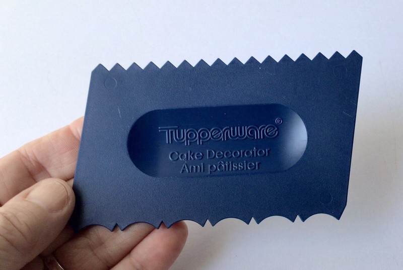 Tupperware Cake Decorator Tool #1558-9 Navy Blue gallery