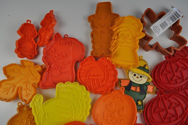 Vintage Halloween Fall Cookie Cutter Lot Fall Holiday Assortment 19 Pieces gallery