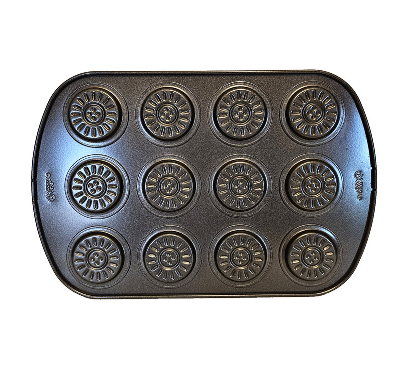 Wilton Metal Baking Non-stick Pan Bakeware 12 Candy Molds Sunshine 11" x 7.5" gallery