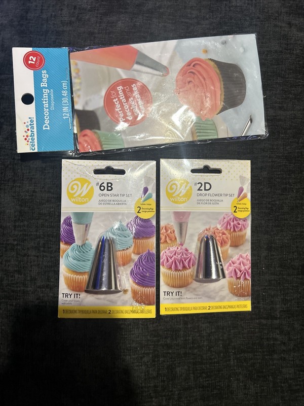 Wilton 2D Flower, 6B Open Star Tip And 12 Deco Bags