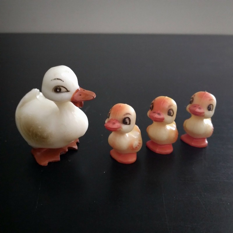 Vintage Wilton Plastic Ducks Cake Toppers Mama & 3 Babies Made In Hong Kong gallery