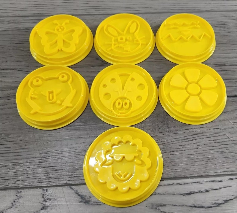 *New* Pampered Chef Yellow Easter Cookie Cutters #100071 gallery