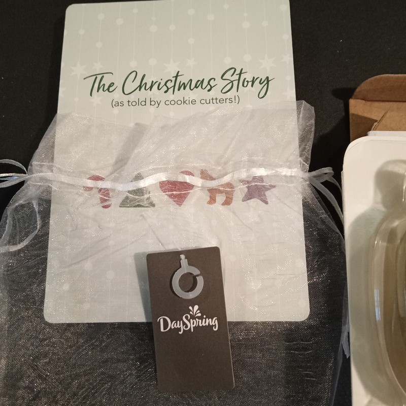 UNIQUE 6 Gold Tone Cookie Cutters Christmas Set NEW BOXED STORY CARD ORGANZA BAG gallery