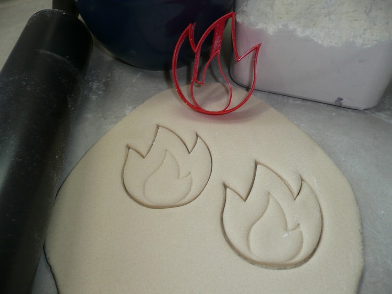 FIRE SHAPE DETAILED FLAMES BONFIRE FIREFIGHTER THEME COOKIE CUTTER USA PR5075 gallery