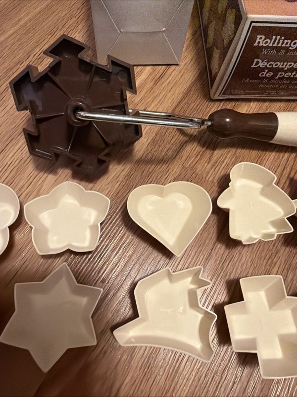Vintage Rolling Cookie Cutter 856B & Williams Sonoma Detailed Decorating Pen gallery